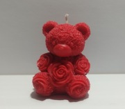 ŚWIECZKA OZDOBNA W KSZTAŁCIE MISIA W KOLORZE - czerwonym.