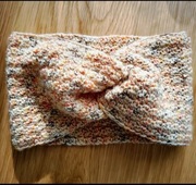 Opaska typu turban dziergana na szydełku 