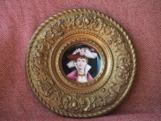 Ozdobny talerz porcelanowy z mosiężną ramką - XIX wiek