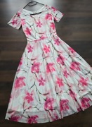 Elegancka, rozkloszowana sukienka w kwiaty NOWA, Brenda M/38