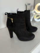 Botki damskie czarne ze skóry zamszowej . Rozmiar 36