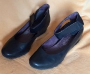 Czarne, używane ,skórzane półbuty Tamaris rozm. 38