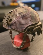 Hełm ASG Strike System Fast-desert wraz z pokrowcem Emerson MultiCam