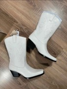 Botki kowbojki białe damskie wiosenne Monki r. 39