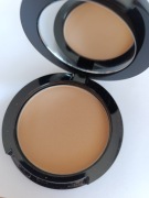 Inglot puder prasowany nr 51 Satin Skin w kasetce z lusterkiem