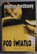 Evelyn Anthony - Pod światło