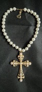 Piękny naszyjnik z krzyżem perełki 