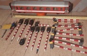 Wagon kolejowy osobowy  skala 0 1:45  plus semafory, zapory