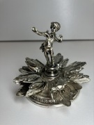 figurka kupidyn metalowa w kolorze srebra piękna ozdoba stołu wloska stara