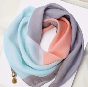 Apaszka szalik szal chusta 65x65cm zapinana na magnes