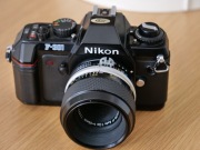 lustrzanka analogowa Nikon F-301 obiektyw micro-Nikkor-P 5.3/55 macro