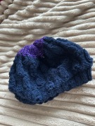 Czapka wykonana na drutach z wełny dzianinowe 