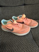 Używane buty Nike rozmiar UK2 Euro 34 21,5cm 