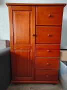 Komoda, bieliźniarka Modern I z drewna sosnowego Meble Doktór