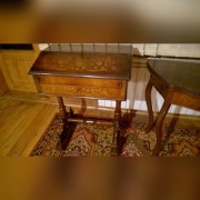 Bardzo ładny sekretarzyk 