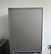 Mini lodówka hotelowa, kempingowa