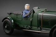 Tim Birkin siedzący Figurka 1:18  Bentley PMA