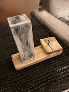 Stojak na tablet z odzyskanego drewna 