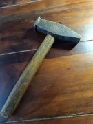 Stary młotek sygnowany 