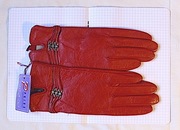 Rękawiczki damskie z jagnięcej skóry. Czerwone z ozdobą