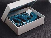 Różaniec klasyczny niebieski kocie oko prezent