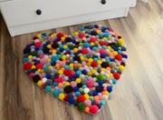 pompony dywan serce kolory handmade love dom