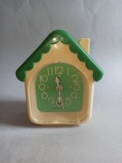 Stary dziecięcy nakręcony budzik Chunlei Shanghai vintage PRL domek zegarek