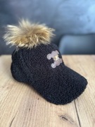 Czapka z daszkiem baranek pompon jesień zima czarna moda hit