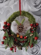 Wieniec stroik świąteczny święta bombki czerwone szyszki złote żołędzie