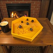 Taca na kości D20 - "It's Probably Fine" - klimatyczna i praktyczna!