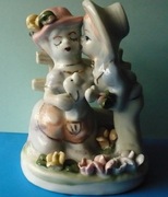 figurka porcelanowa dziewczyna i chłopiec z psem