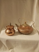 Miedziany dzbanek i cukiernica 