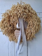 Wianek wieniec boho 40 cm ze zboża, dekoracja na drzwi serduszko