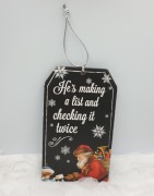 Dekoracja drewniana tabliczka "He's making a list..."