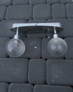 Lampa z dwoma okrągłymi kloszami