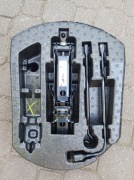 Wkład koła zapasowego, lewarek Jeep Grand Cheeroke WK2  68145663AB