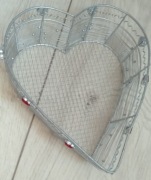 metalowy koszyk w kształcie serca w stylu Shabby Chic 