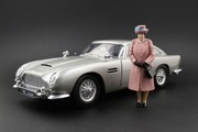 Queen Elizabeth II Figurka 1:18 Rolls-Royce Phantom Kyosho Ghost