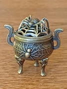 Kociołek czarownicy bibelot lub na kadzidło z mosiądzu