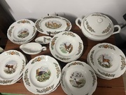 Serwis obiadowy Ćmielòw - wzòr myśliwski na 8 osób .