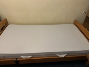 Łóżko rehabilitacyjne ze stelażem elektrycznym, 100-200cm, drewniane, olcha