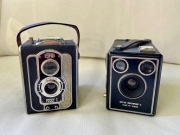 Dwa aparaty średnioformatowe - Kodak Brownie i unikat Isign pucky l