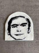 Biała uniseks czapka zimowa beanie z motywem twarzy This Man horror y2k