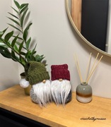 Świąteczny gnom prezent krasnal skrzat