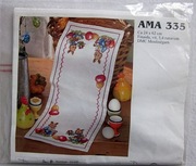 Zestaw haft krzyżykowy liczony wydruk wzoru. Bieżnik Zajączki 24x62cm