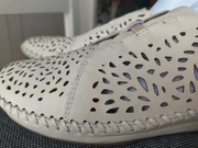 Kremowe ażurowe buty ecru skórzane Pikolinos