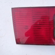 LAMPA LEWA TYŁ W KLAPĘ AUDI A8 D2 4D0945093E