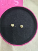 Tous piękne kolczyki perełki z misiem