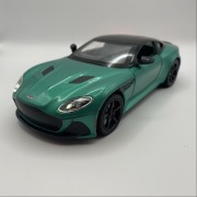 Model 1:24 Aston Martin DBS - metalowy, z oświetleniem i dźwiękiem