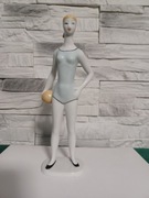 Siatkarka figurka porcelana Hollohaza